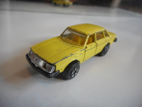 Playart volvo 244 - dl, colore
